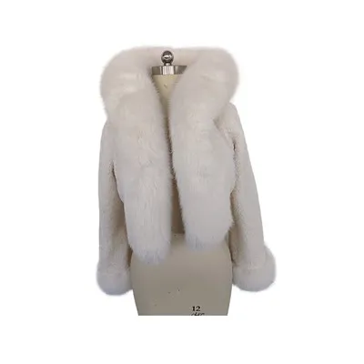 Áo khoác lông thú giả sang trọng cho cô dâu